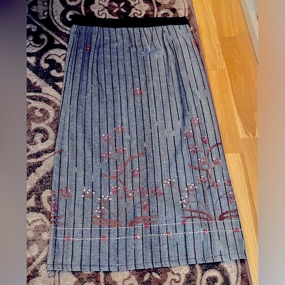 Unique Handmade Japanese theme embroidered maxi skirt,hook&bar, hidden zip back. - Picture 2 of 15